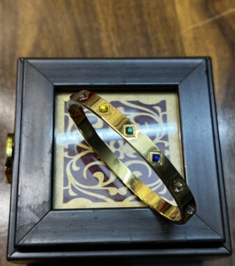 Glossy Gold Finish Bracelet for Girls & Women – Versatile Jewelry
