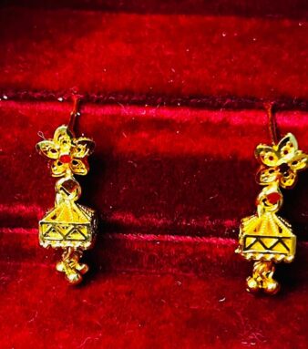 Shiny Gold-Look Earrings