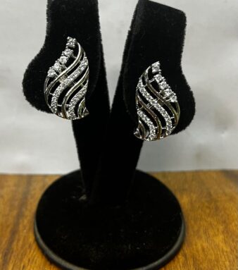 Crystal Flow: Elegant Silver Earrings