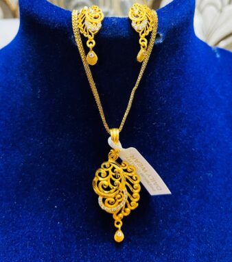 Golden Glow: Stunning Necklace & Earring Set
