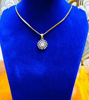 Pure Elegance: Classic Gold Necklaces