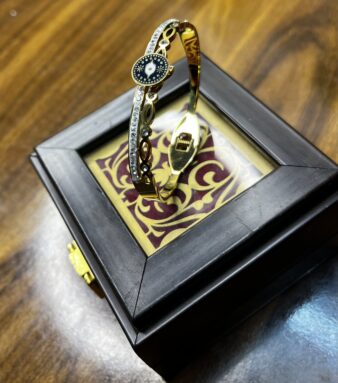 Elegant Gold Bracelets That Define Style