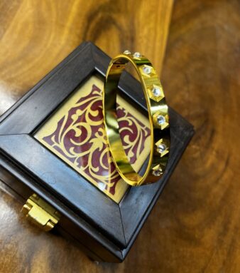 Trendy Gold-Plated Bracelet – Lightweight & Fashionable