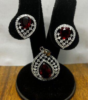 Ruby Radiance: Teardrop Stone Jewelry Set