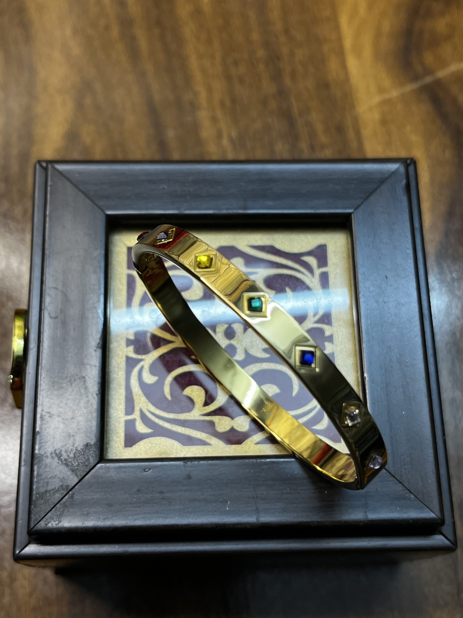 Glossy Gold Finish Bracelet for Girls & Women – Versatile Jewelry