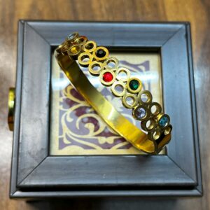 Designer Golden Shine Bracelet – Chic & Classy Style