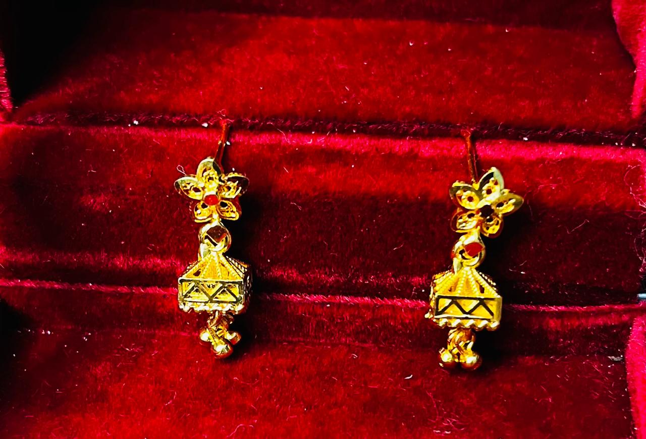 Shiny Gold-Look Earrings