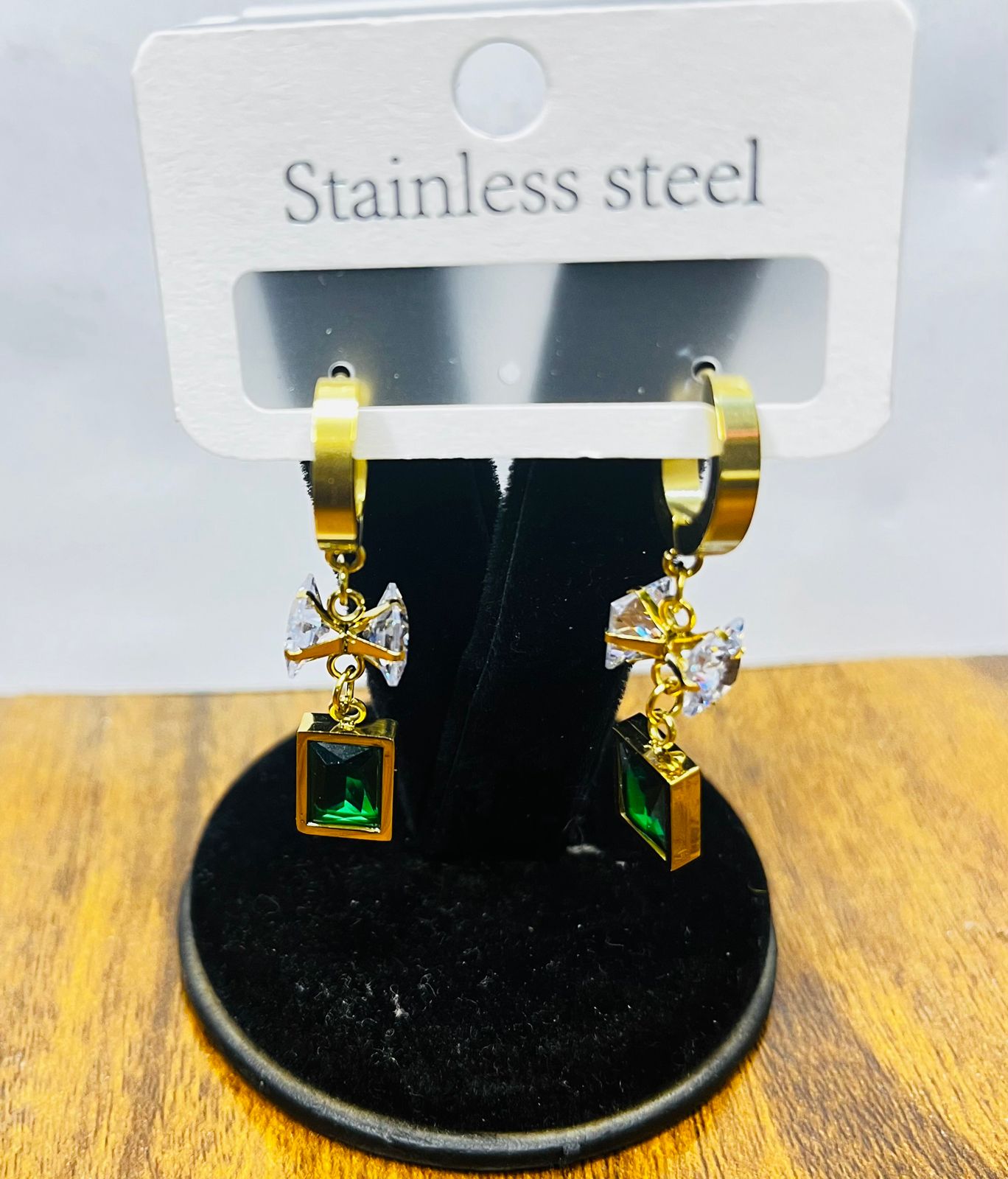 Bow & Glow – Elegant Green Drop Earrings