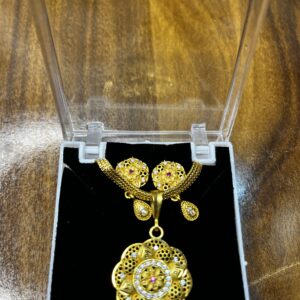 Chic & Classy: Gold Necklace with Earrings for the Perfect Match