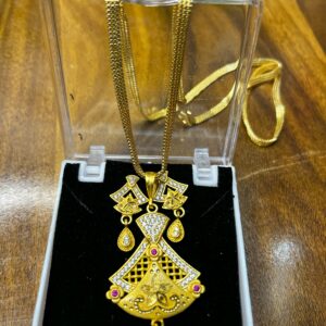 Golden Elegance: Matching Necklace and Earrings Set for Women