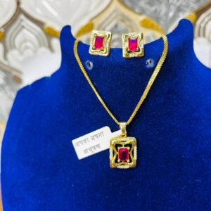 Chic Necklace and Earrings Set with Sleek Chain