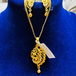 Golden Glow: Stunning Necklace & Earring Set