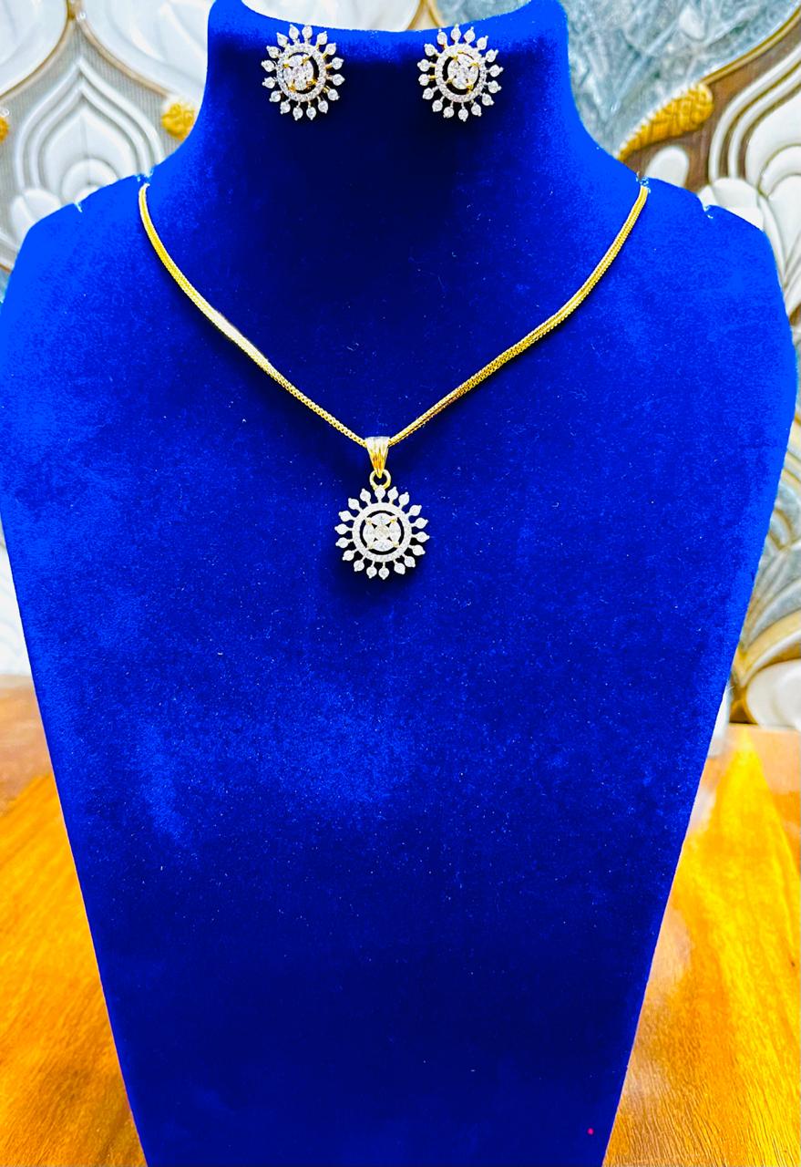 Pure Elegance: Classic Gold Necklaces