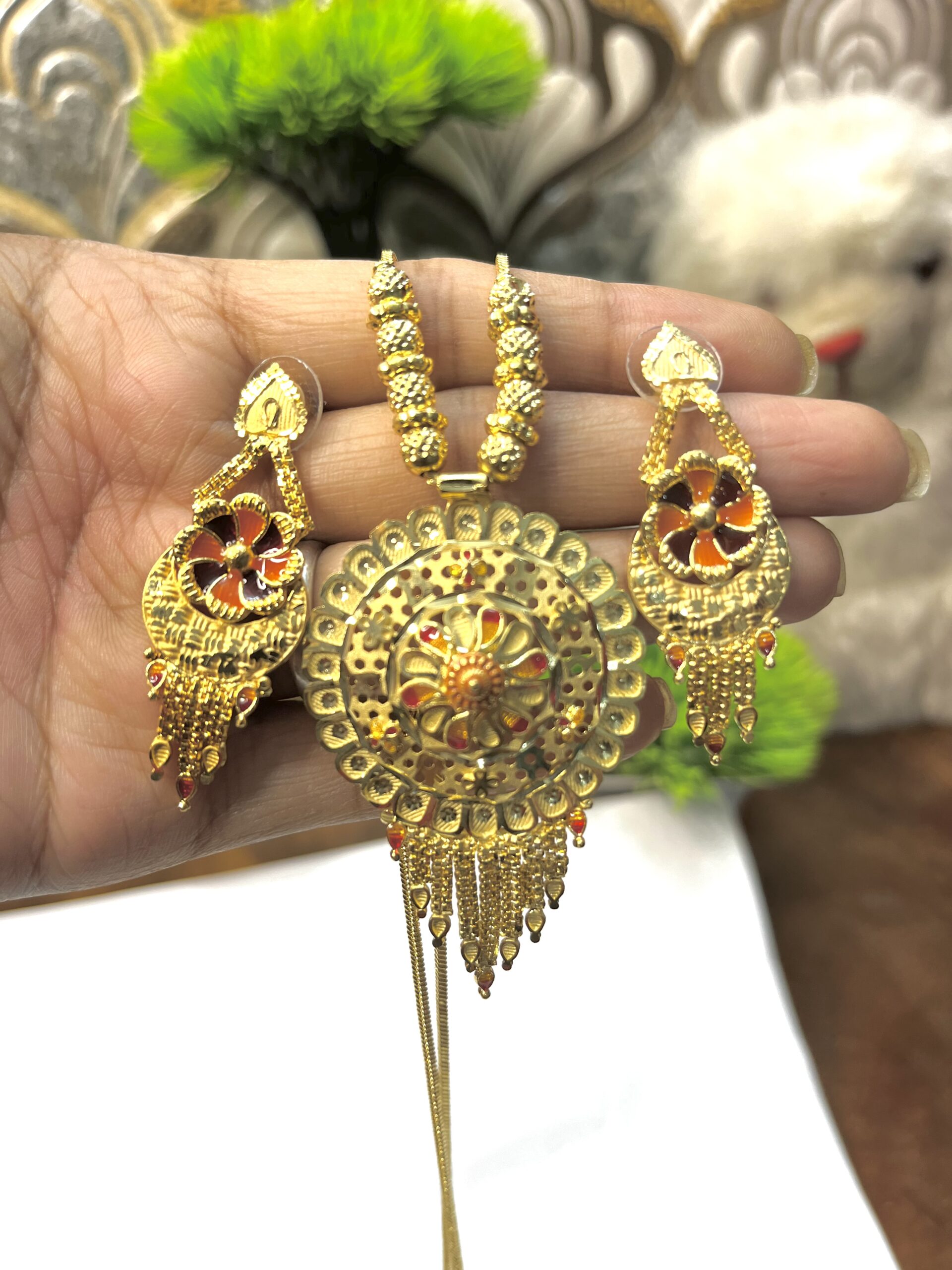 Stylish Gold Shine Necklace Set with Matching Earrings for Women