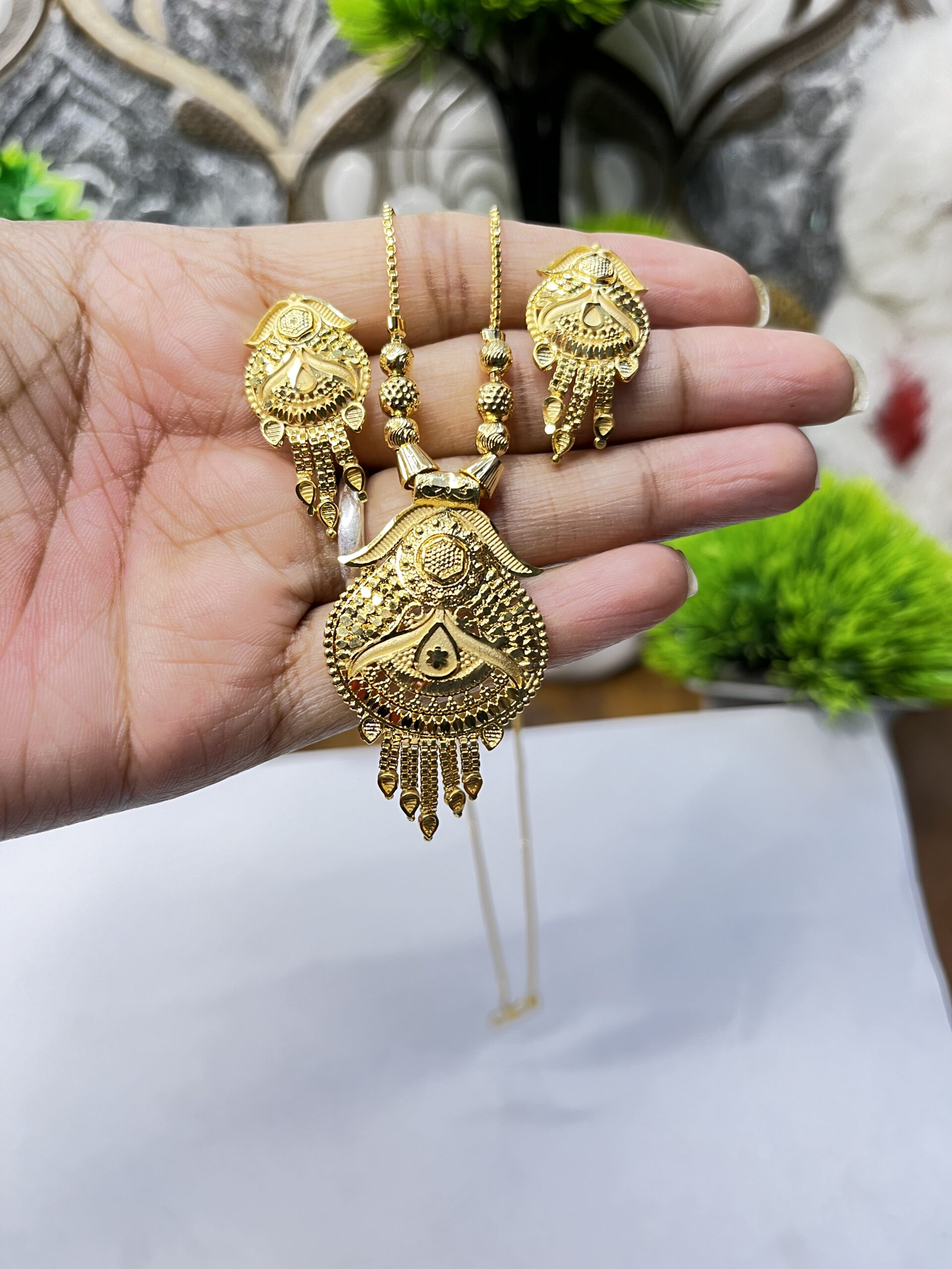 Traditional Kundan Necklace Set with Matching Earrings for Women