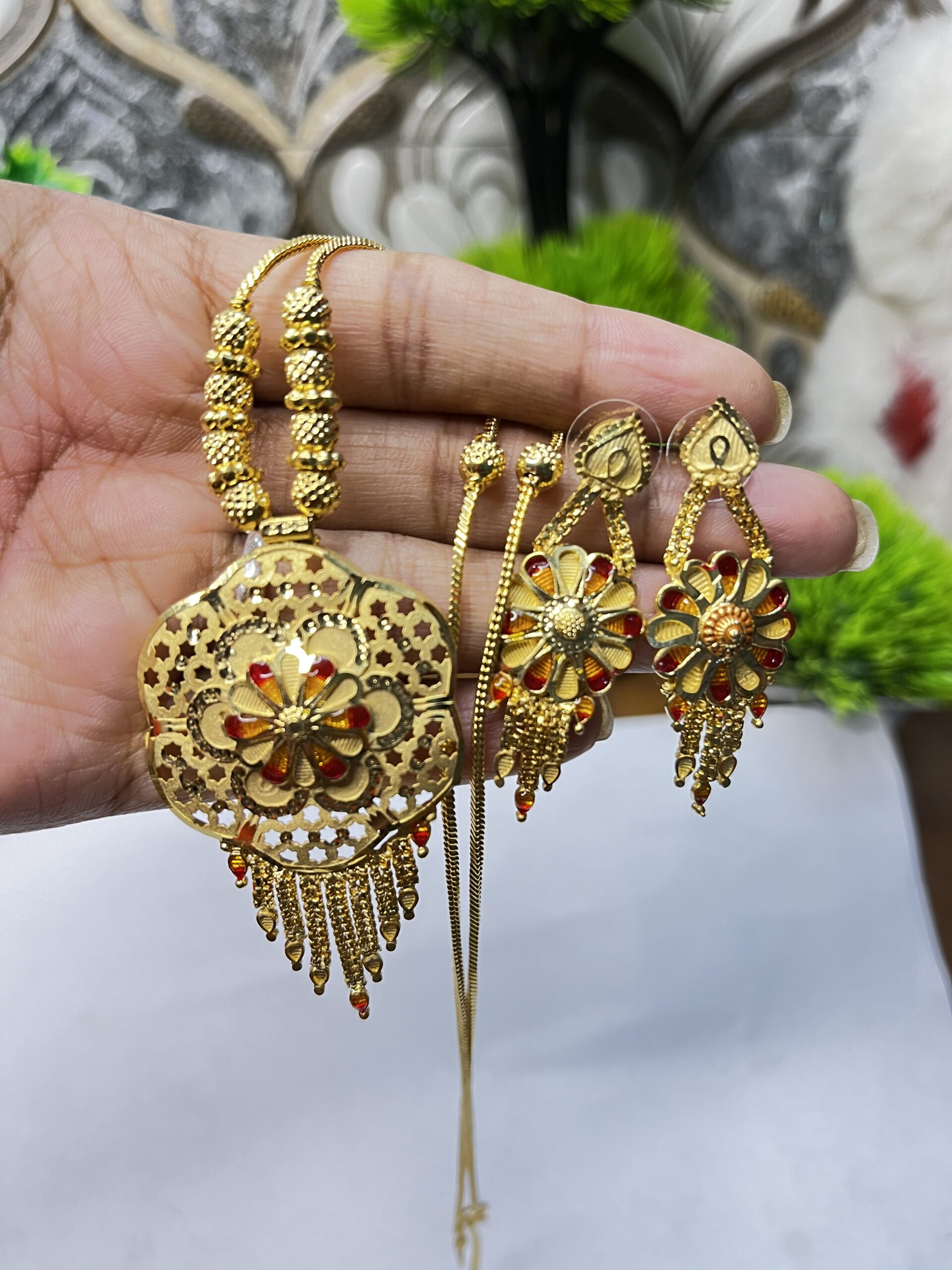 Elegant Gold-Plated Necklace Set with Matching Earrings for Women