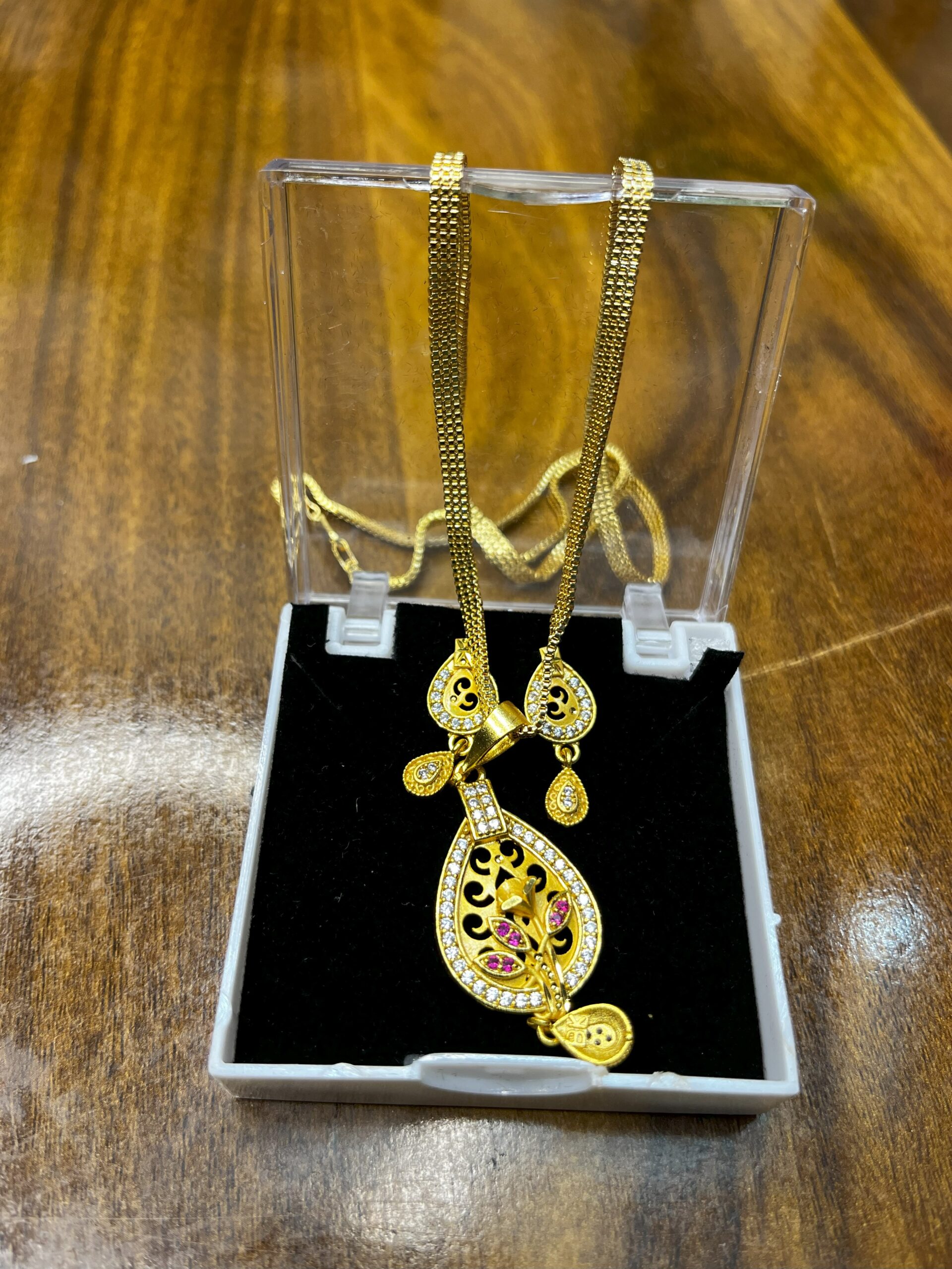 Complete Your Look with Our Stylish Gold Necklace & Earrings Set