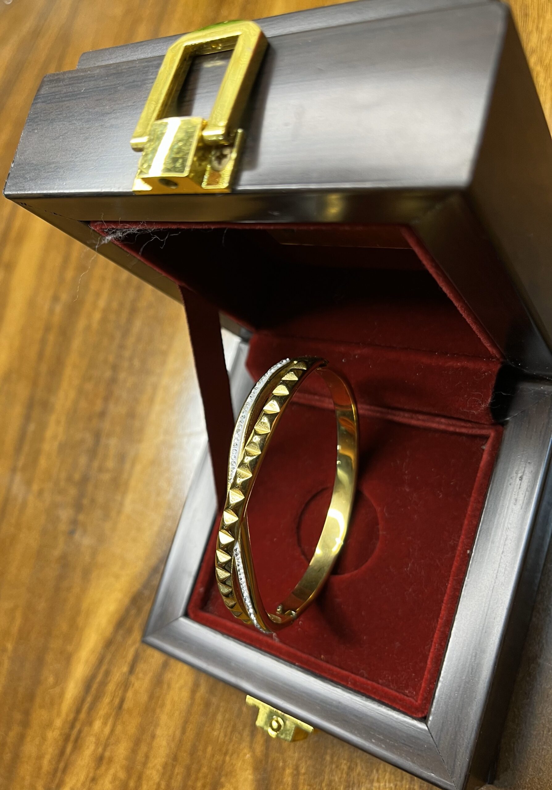 Upgrade your accessory game with this Trendy Gold-Plated Bracelet, designed for the modern woman who loves style with comfort. Featuring a sleek, glossy gold finish and a minimalist design, this bracelet adds a touch of elegance to both traditional and western outfits. Its lightweight structure makes it perfect for daily wear as well as special occasions. Whether you're heading to a party, office, or festive celebration, this bracelet is the perfect go-to piece to complete your look. ✅ Elegant gold-plated finish ✅ Stylish and modern design ✅ Lightweight & comfortable for all-day wear ✅ Suitable for daily, party & festive use ✅ Pairs beautifully with Indian and Western outfits