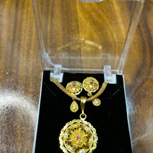 Elegant Gold-Plated Floral Jewelry Set with Ruby Accents – Necklace & Earrings