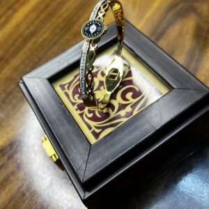 Elegant Gold Bracelets That Define Style