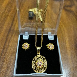 Stylish Gold-Plated Floral Necklace Set with Ruby and Diamond Accents – Pendant & Earrings"