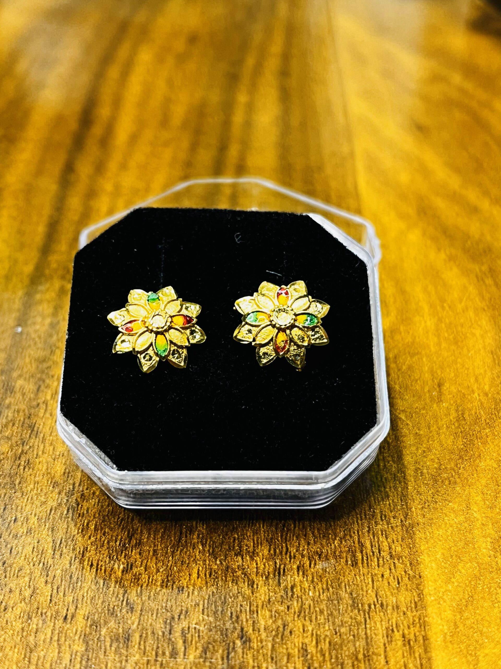 Glow in Gold – Stylish Earrings for a Dazzling Look