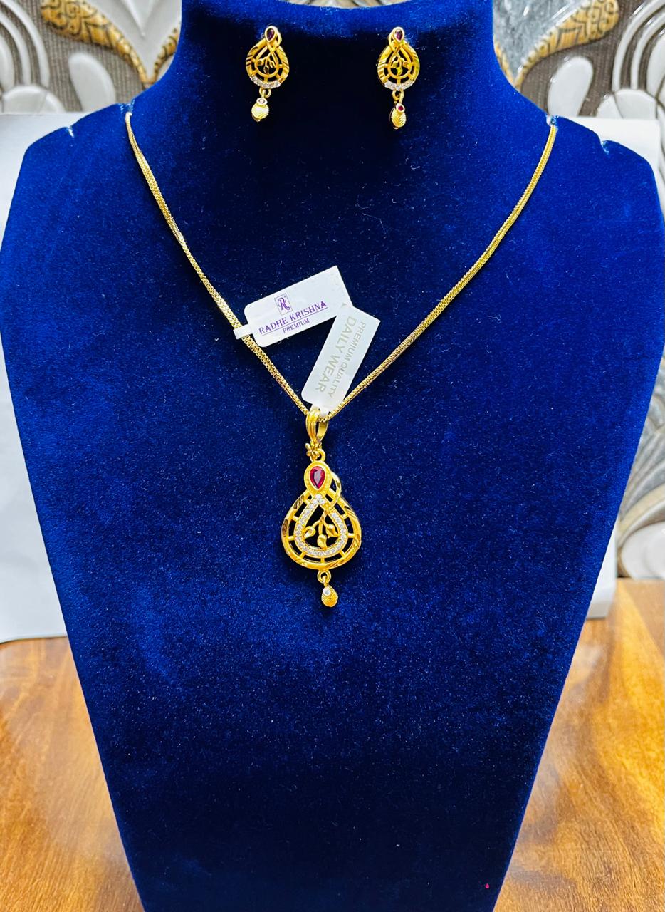 Luxury Look: Gorgeous Necklace with Real Gold Finish